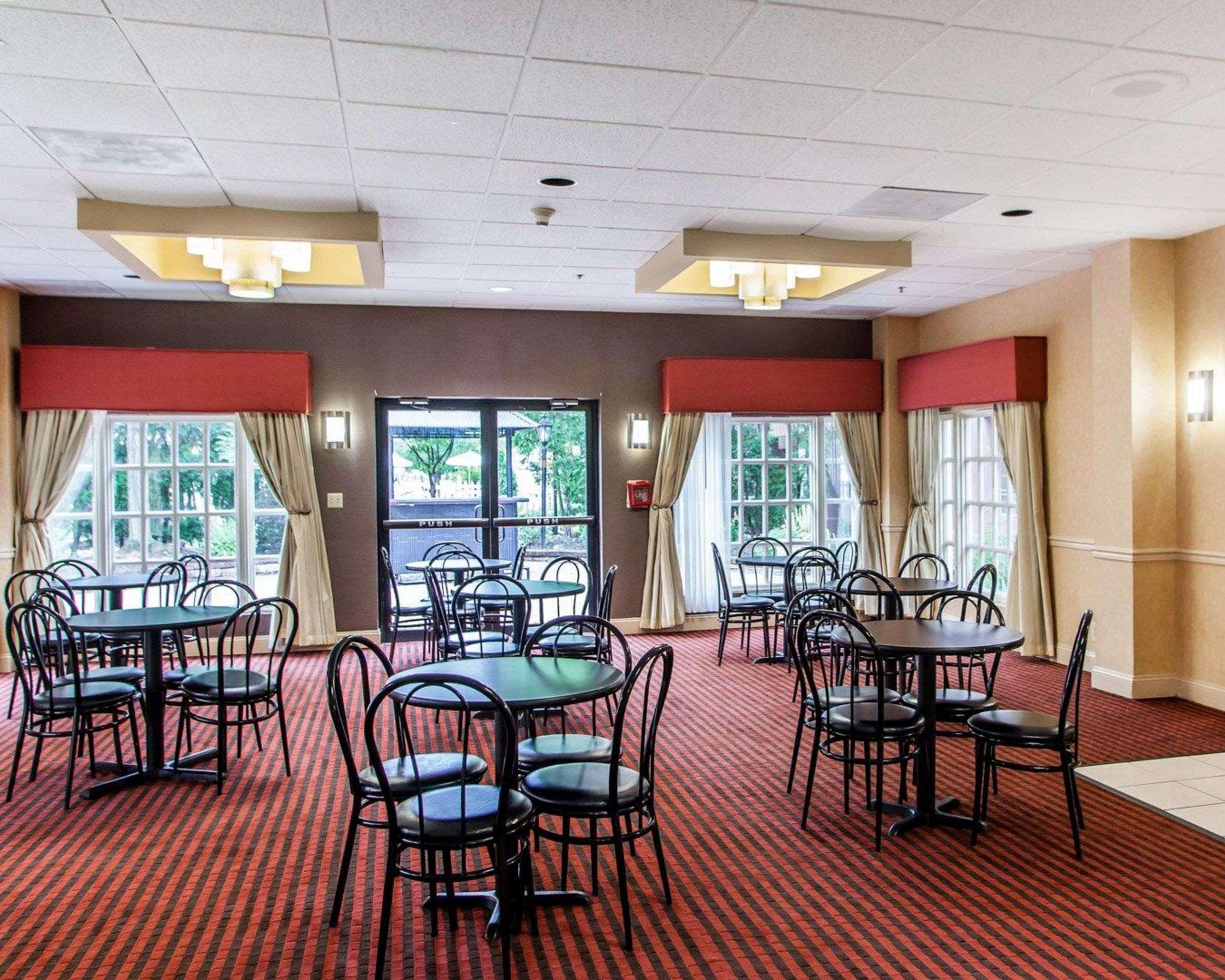 Clarion Hotel Palmer Inn Princeton Exterior photo