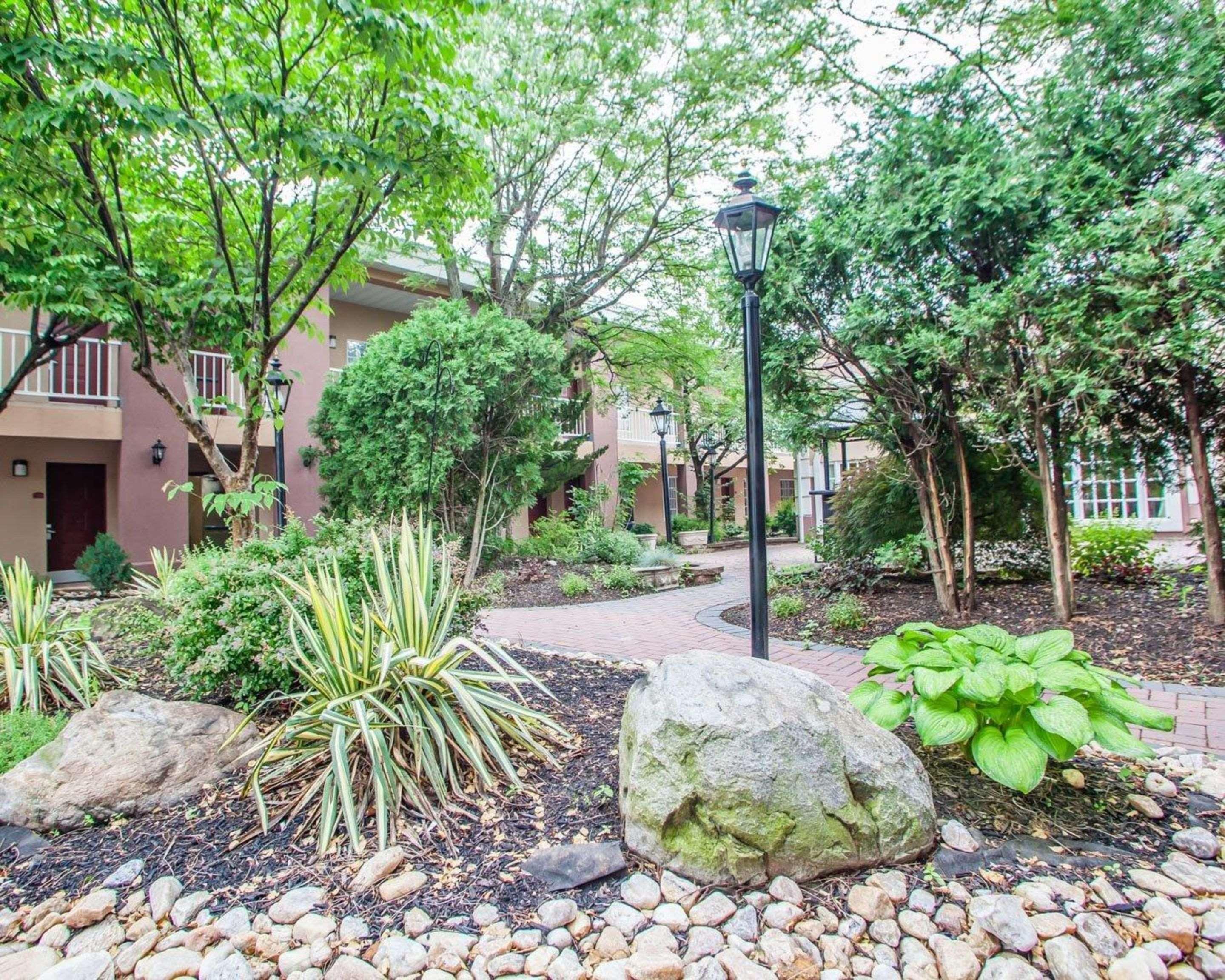 Clarion Hotel Palmer Inn Princeton Exterior photo