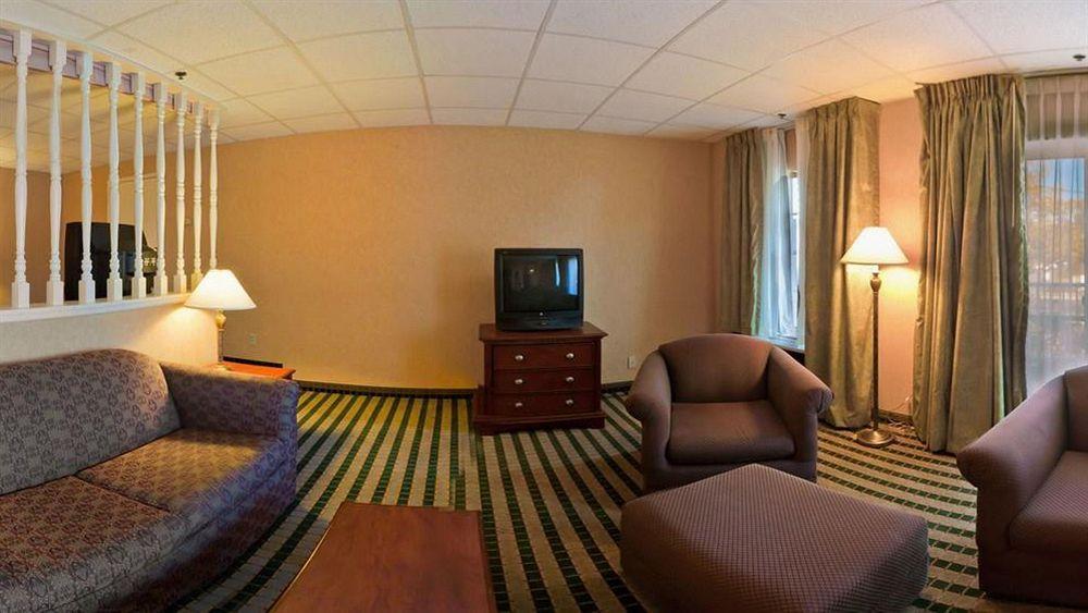 Clarion Hotel Palmer Inn Princeton Exterior photo