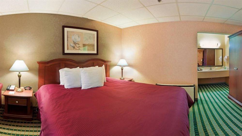 Clarion Hotel Palmer Inn Princeton Exterior photo