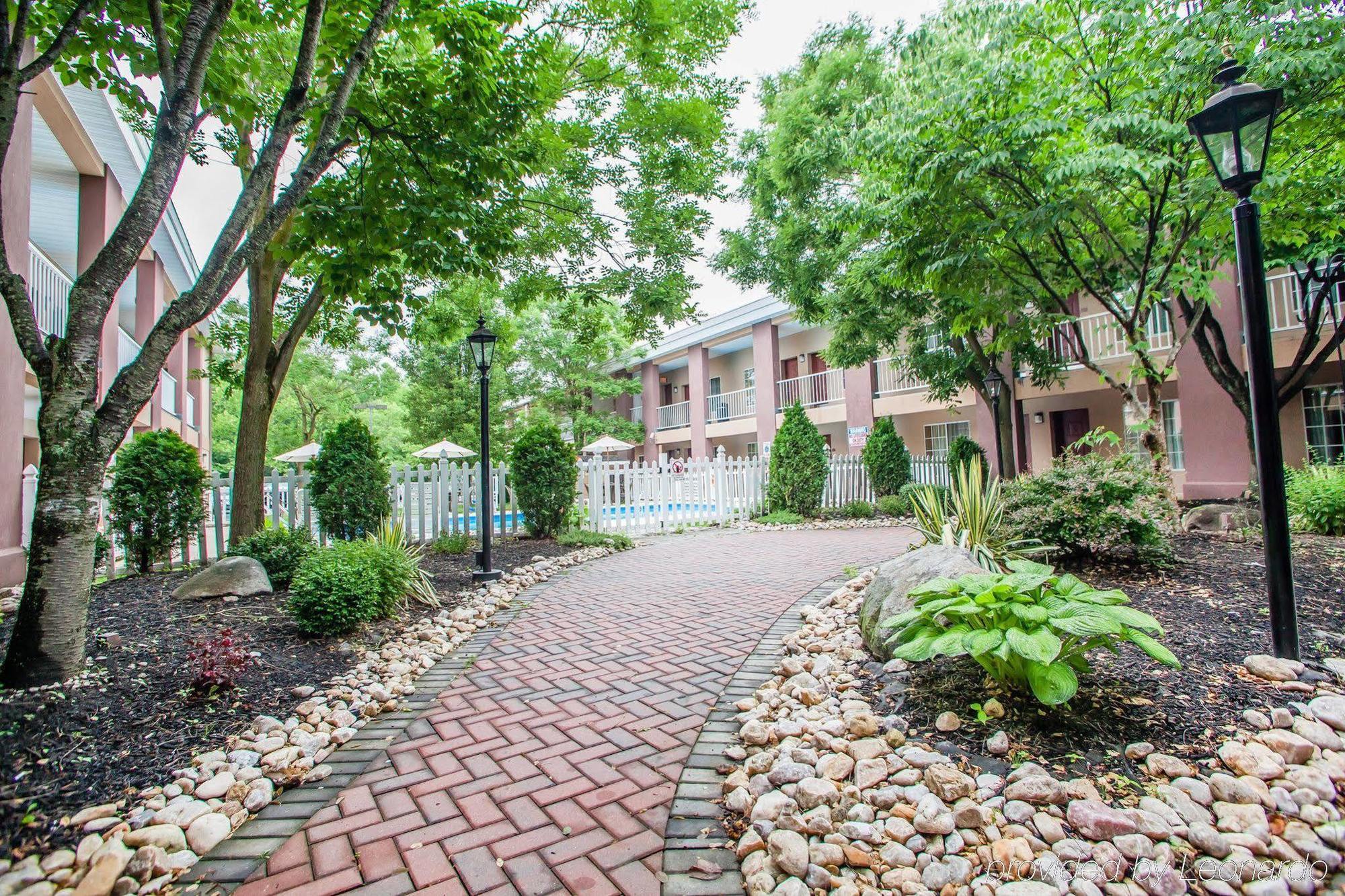 Clarion Hotel Palmer Inn Princeton Exterior photo