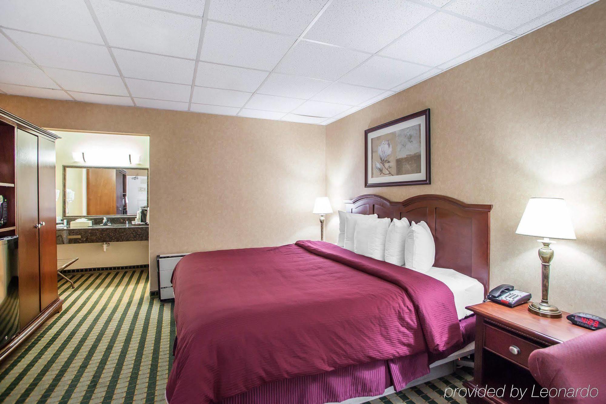 Clarion Hotel Palmer Inn Princeton Exterior photo